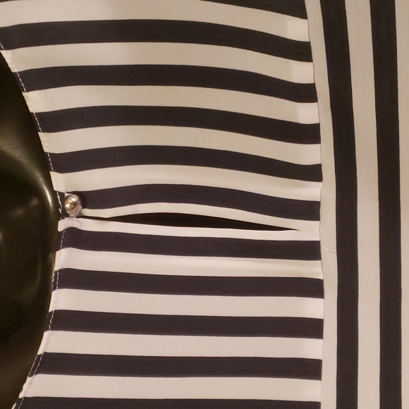 $15 or 2/$20!Christopher & Banks Striped Black & White Short Sleeve Large Petite - Picture 6 of 7